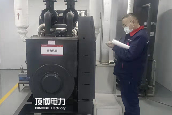 冬季使用康明斯柴油發(fā)電機組時應提前預熱，緩慢啟動