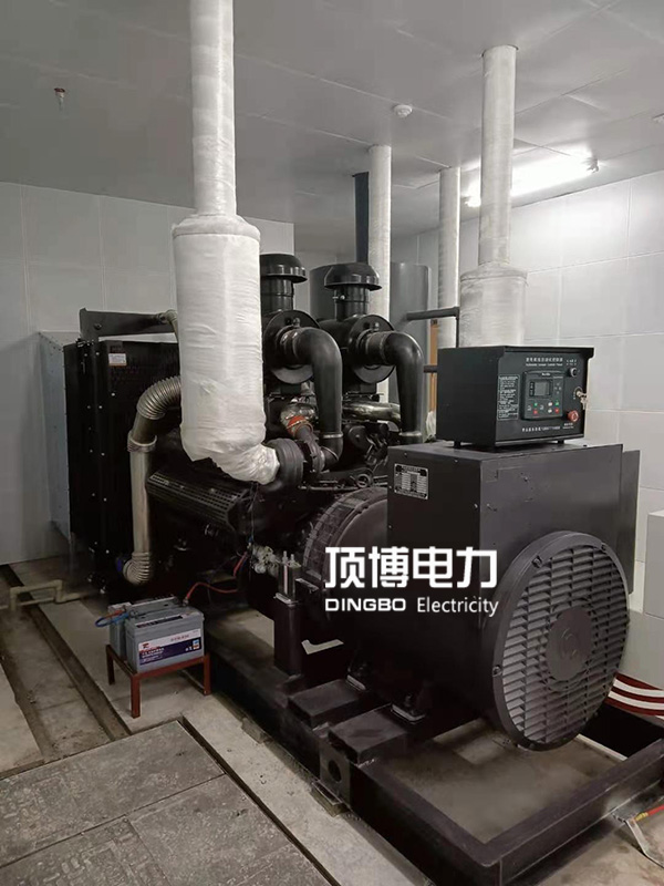 當(dāng)柴油發(fā)電機(jī)運(yùn)行中出現(xiàn)這些現(xiàn)象時(shí)，應(yīng)考慮是否排氣管發(fā)生了堵塞